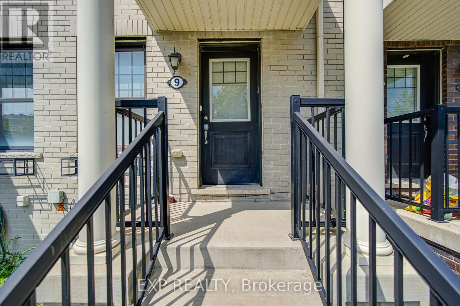 9 Milt Storey Lane, Whitchurch-Stouffville, Ontario  L4A 1Y4 - Photo 3 - N13653644