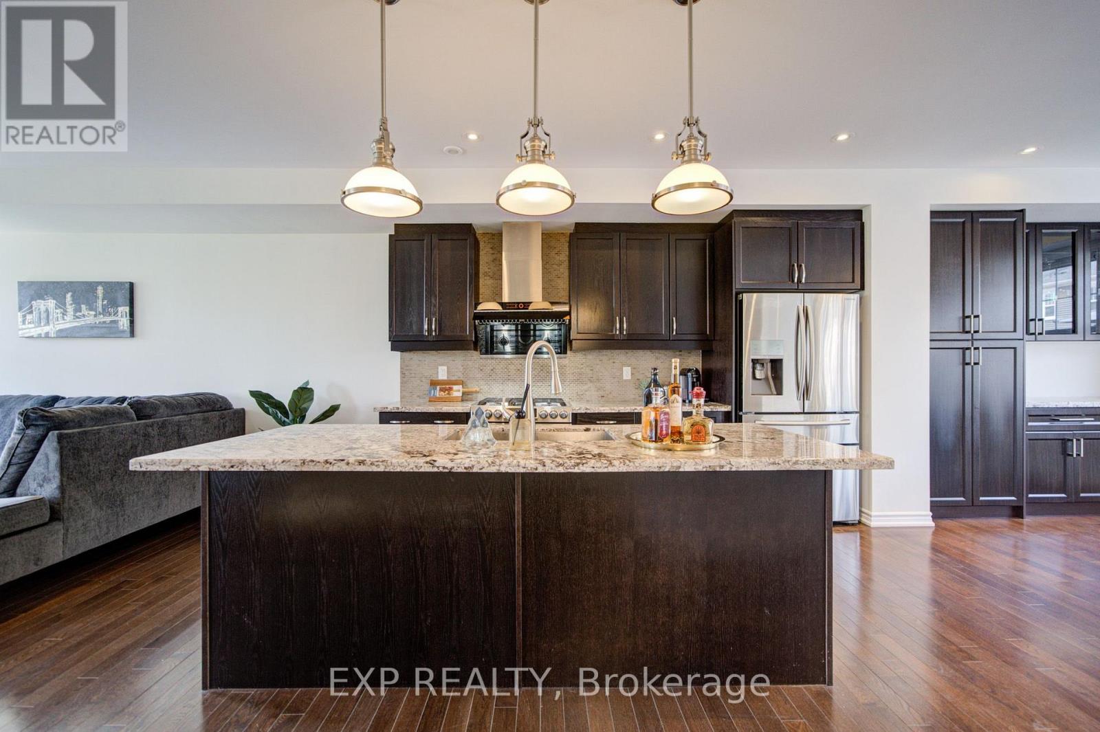 9 Milt Storey Lane, Whitchurch-Stouffville, Ontario  L4A 1Y4 - Photo 8 - N13653644