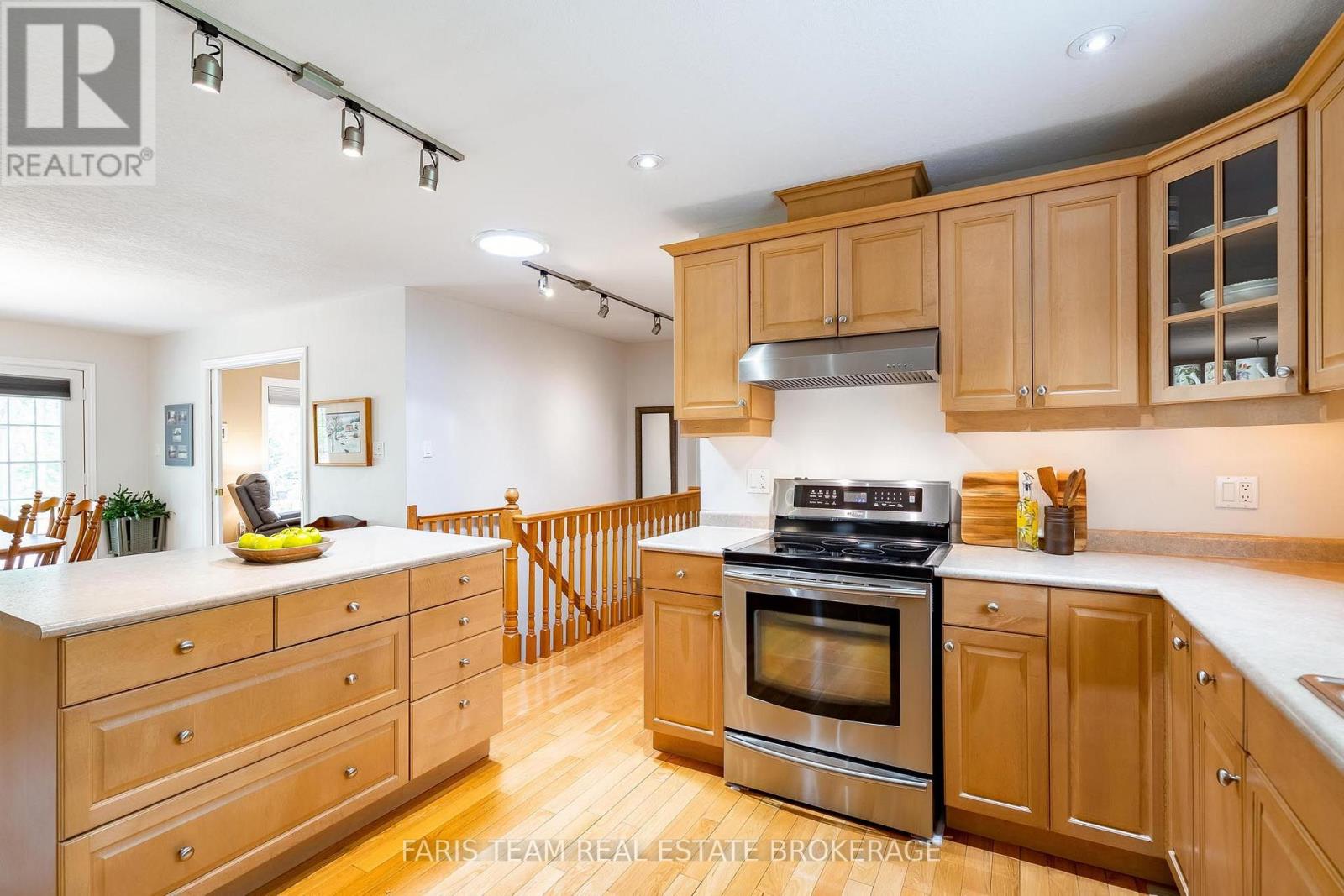 10 Green Mountain Court, Oro-Medonte, Ontario  L0L 2L0 - Photo 9 - S13653652