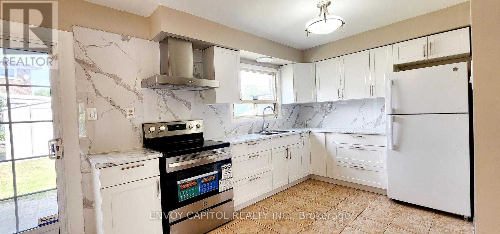 14 Faulkner Crescent, Toronto, Ontario  M9M 2C1 - Photo 12 - W13653642