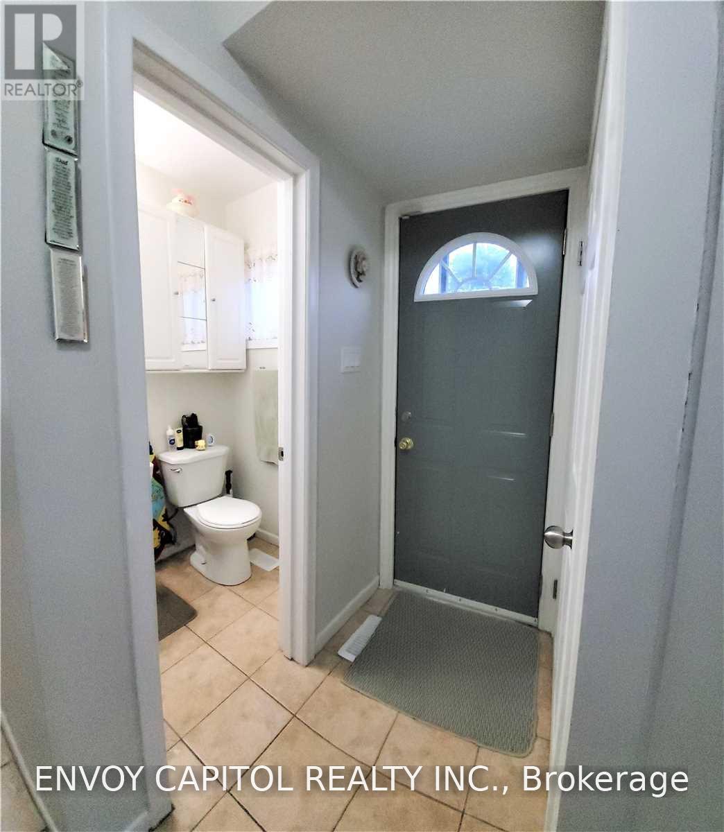 14 Faulkner Crescent, Toronto, Ontario  M9M 2C1 - Photo 6 - W13653642