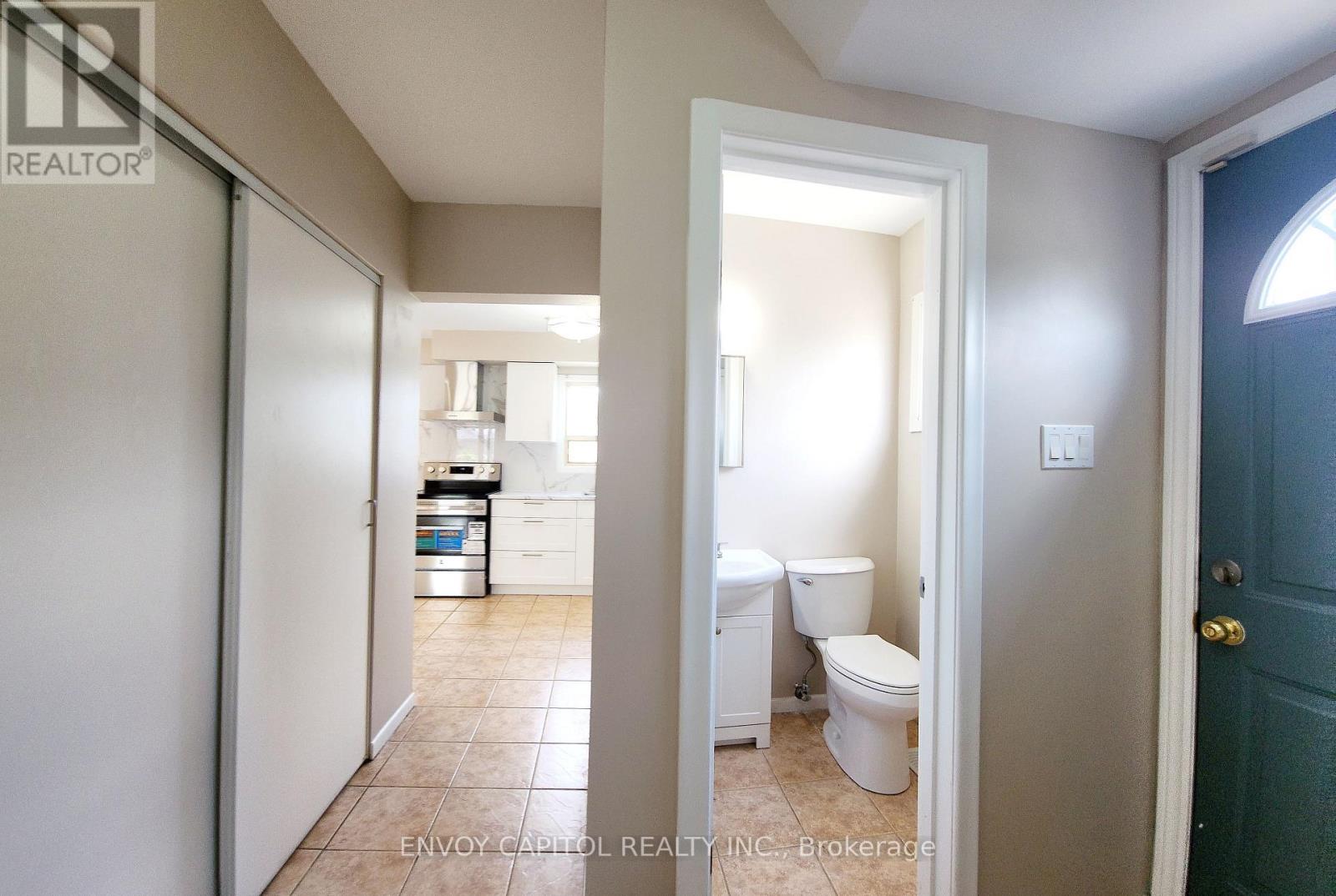 14 Faulkner Crescent, Toronto, Ontario  M9M 2C1 - Photo 7 - W13653642