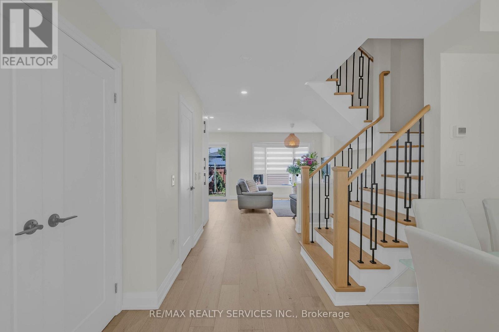 128 Seaside Circle, Brampton, Ontario  L6R 2G9 - Photo 3 - W13628456