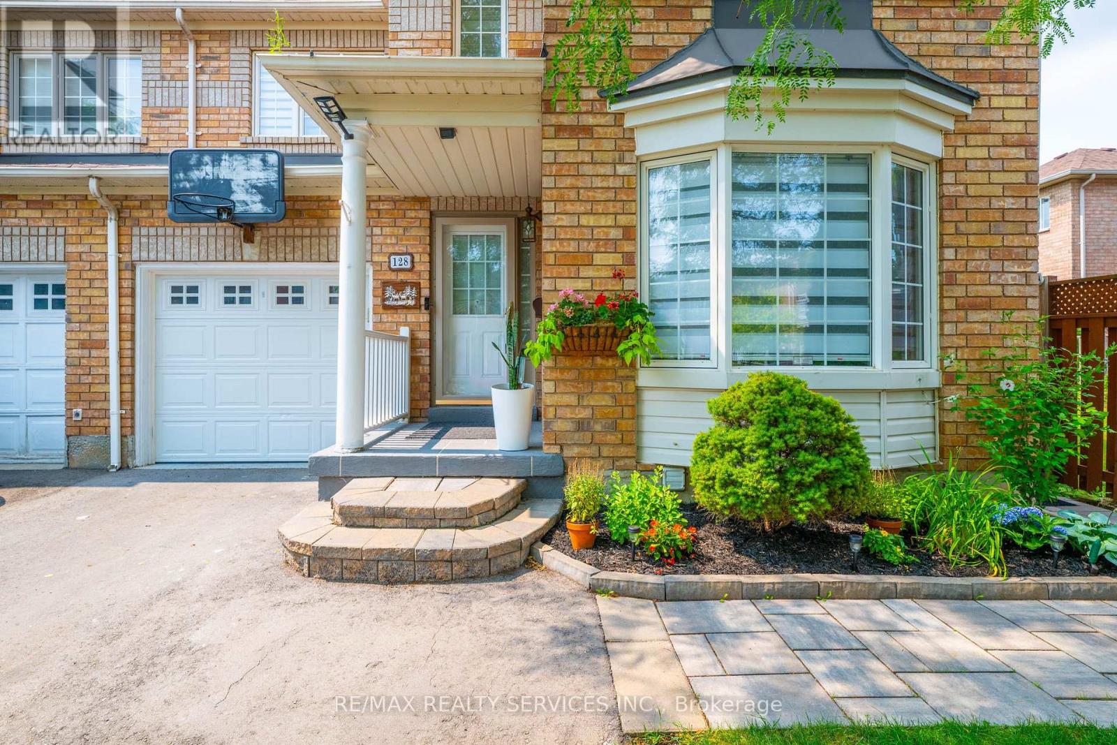 128 Seaside Circle, Brampton, Ontario  L6R 2G9 - Photo 5 - W13628456