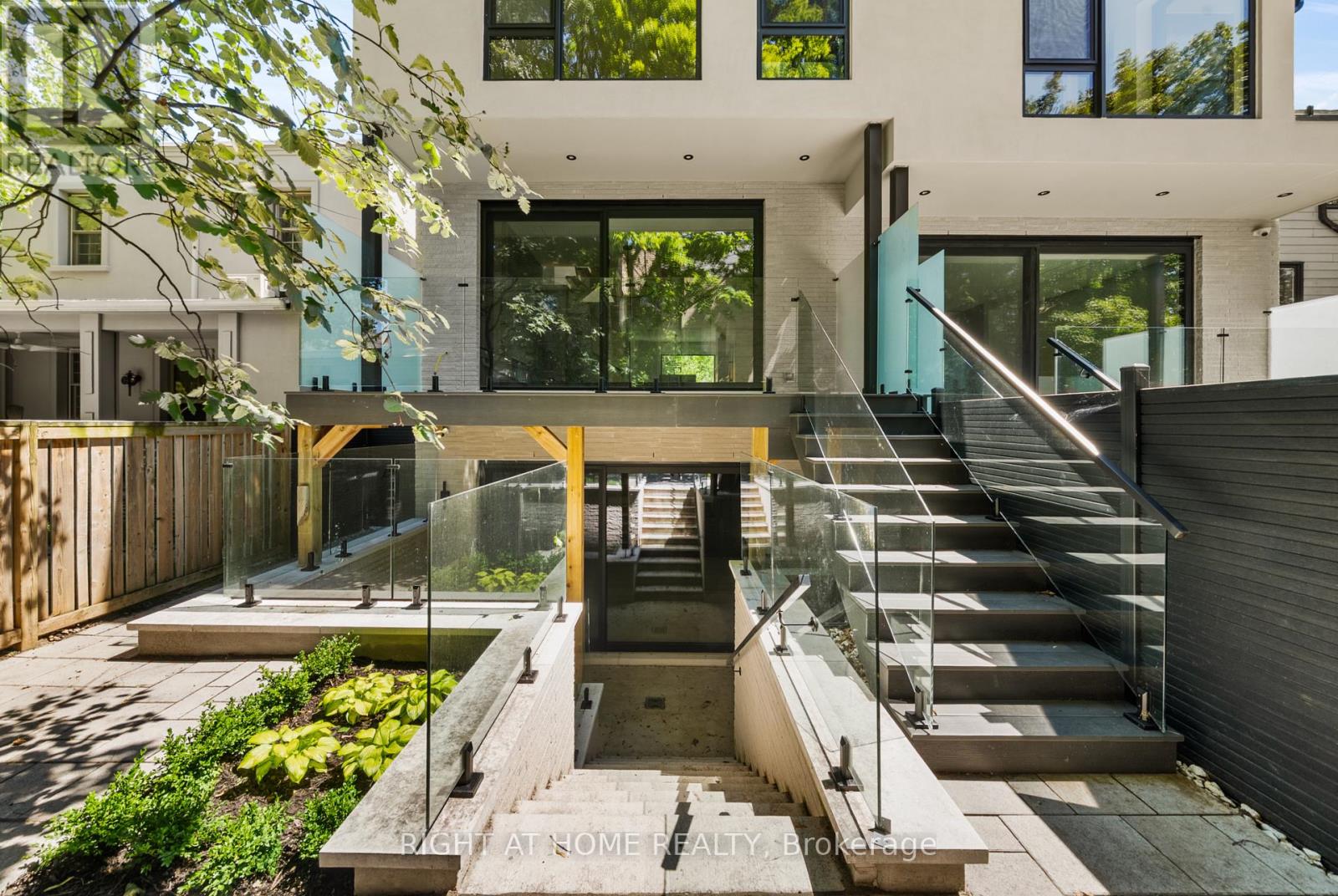 74b Rathnelly Avenue, Toronto, Ontario M4V 2M6 - Photo 47 - C13623654