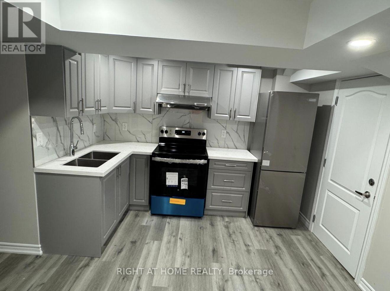 2956 Westoak Trails Boulevard, Oakville, Ontario L6M 4S6 - Photo 4 - W13653602