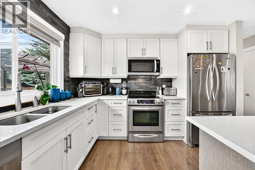 4824 41 Avenue SW, Calgary, Alberta  T3E 1H1 - Photo 3 - A2335681