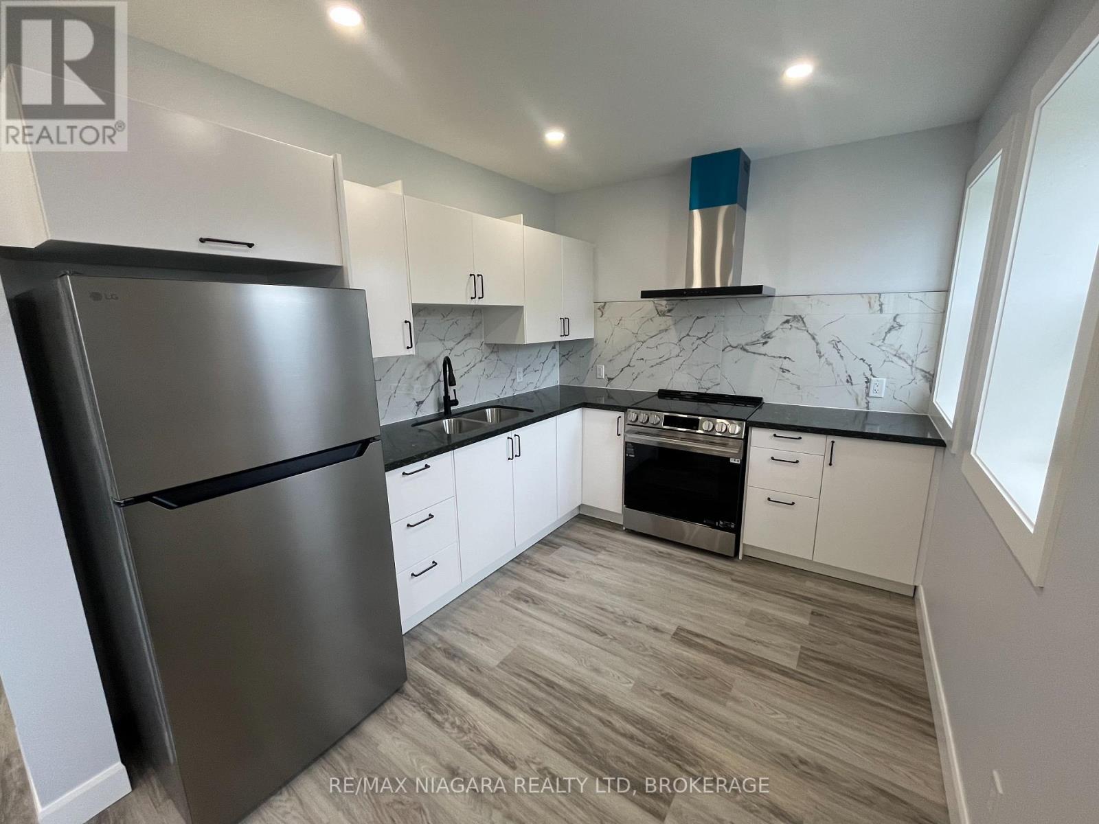 UPPER FRONT - 243 DUFFERIN STREET, Fort Erie, Ontario