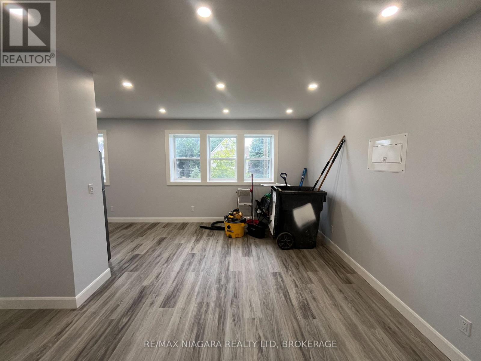 Upper Front - 243 Dufferin Street, Fort Erie, Ontario L2A 2T7 - Photo 14 - X13653728