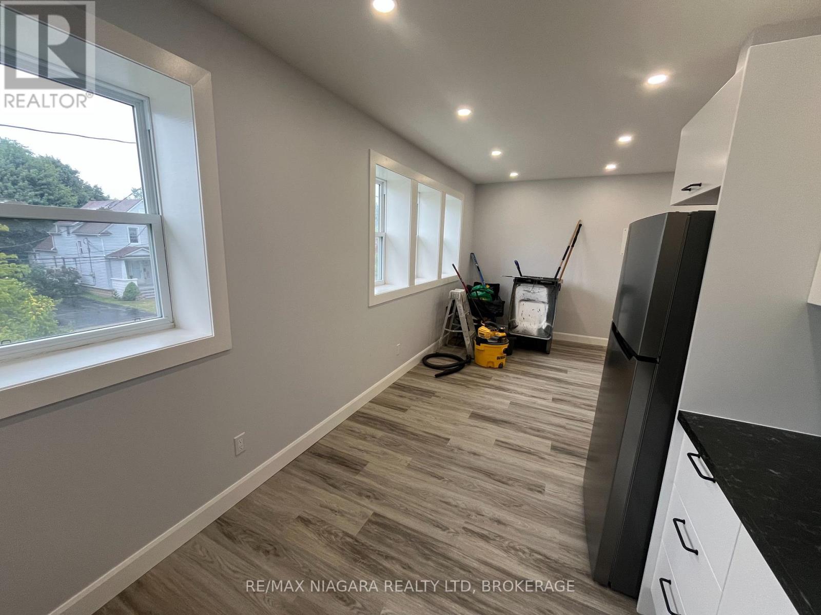 Upper Front - 243 Dufferin Street, Fort Erie, Ontario L2A 2T7 - Photo 3 - X13653728