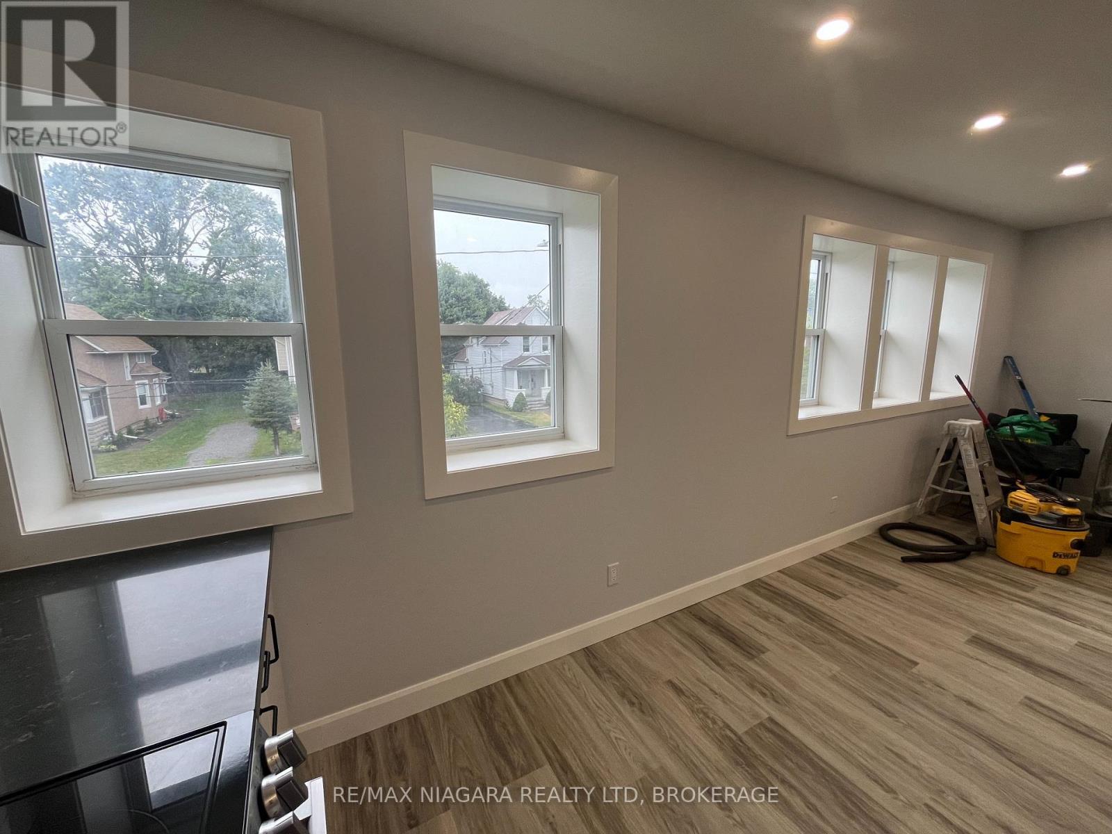 Upper Front - 243 Dufferin Street, Fort Erie, Ontario L2A 2T7 - Photo 4 - X13653728