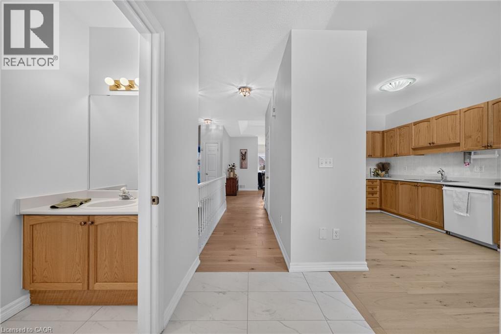 21 Twentyplace Boulevard, Hamilton, Ontario  L0R 1W0 - Photo 6 - 40854351