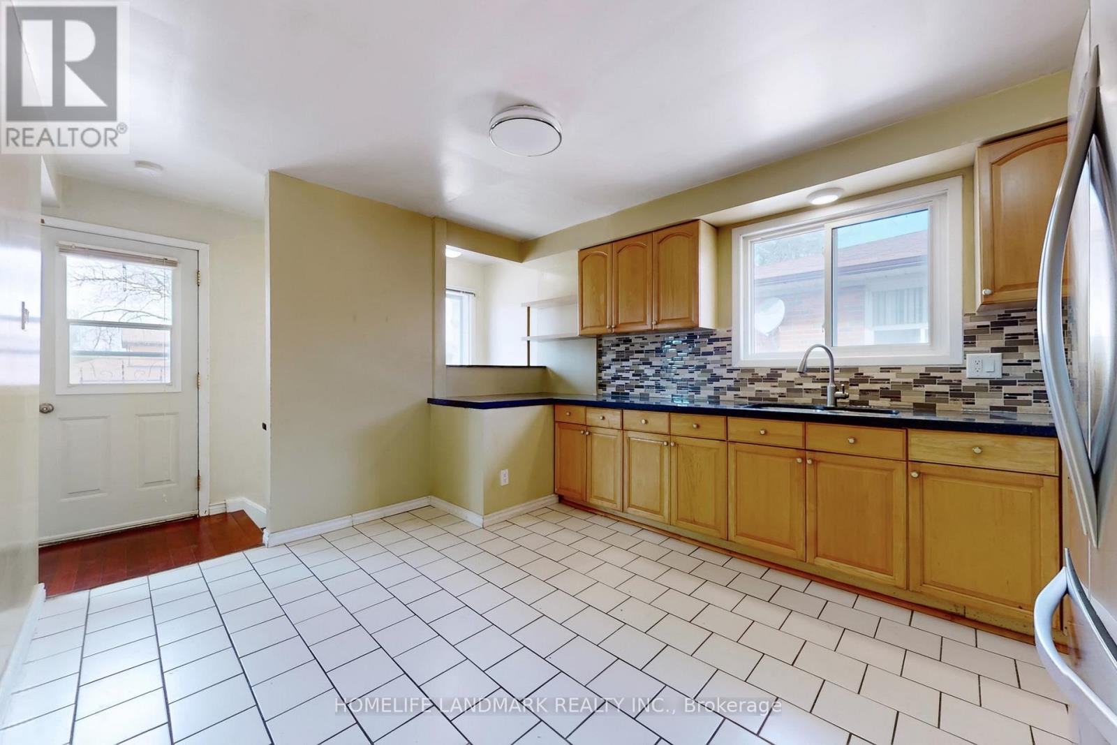 225 Pineway Boulevard, Toronto, Ontario  M2H 1B5 - Photo 8 - C13653768