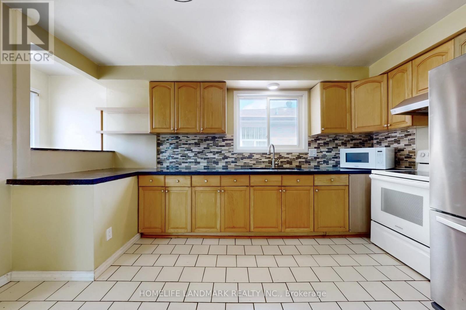 225 Pineway Boulevard, Toronto, Ontario  M2H 1B5 - Photo 9 - C13653768