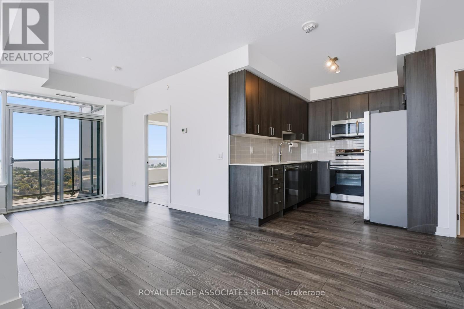 2302 - 1455 Celebration Drive, Pickering, Ontario  L1W 1L8 - Photo 4 - E13653766