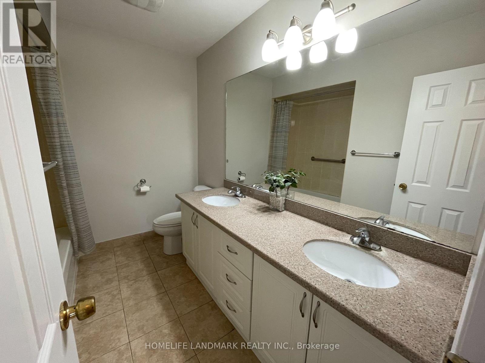 1245 Shamir Crescent, Mississauga, Ontario  L5C 1L2 - Photo 10 - W13653726