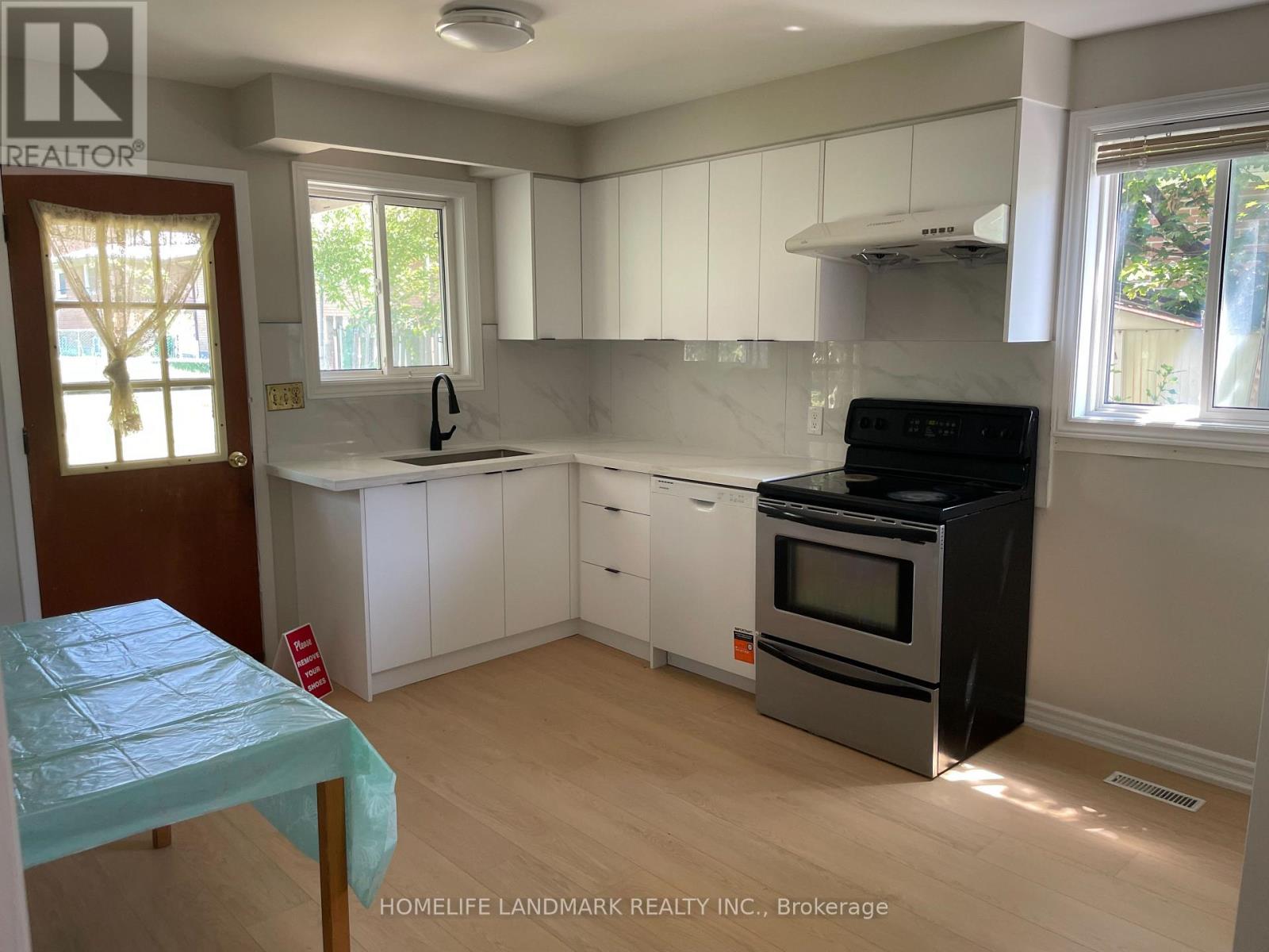 1245 Shamir Crescent, Mississauga, Ontario  L5C 1L2 - Photo 2 - W13653726