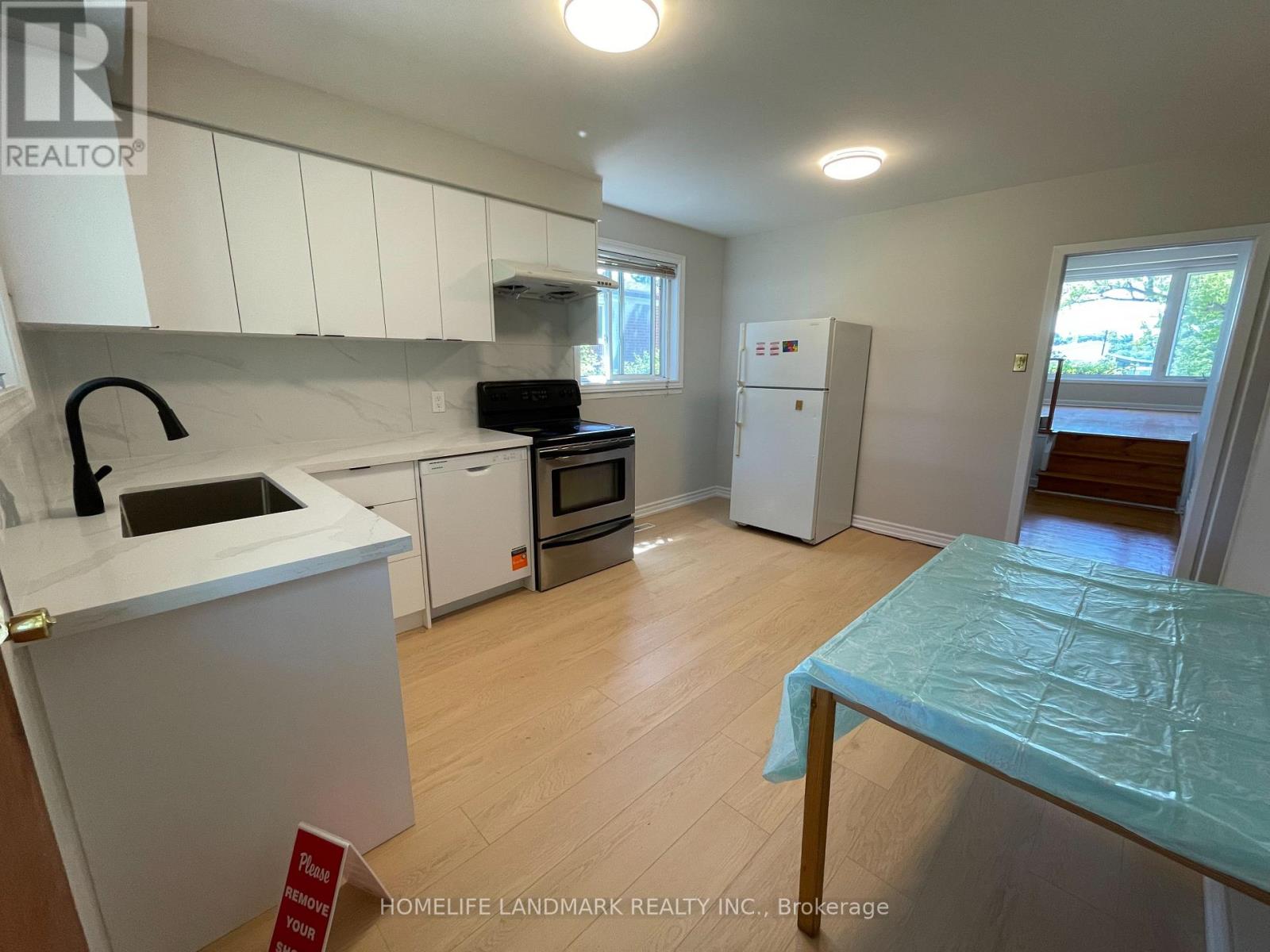 1245 Shamir Crescent, Mississauga, Ontario  L5C 1L2 - Photo 3 - W13653726