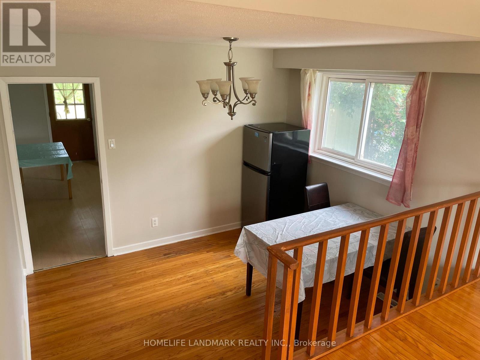 1245 Shamir Crescent, Mississauga, Ontario  L5C 1L2 - Photo 5 - W13653726