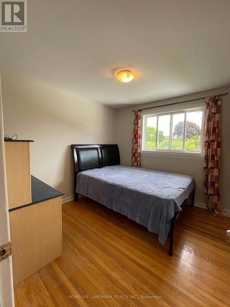 1245 Shamir Crescent, Mississauga, Ontario  L5C 1L2 - Photo 7 - W13653726