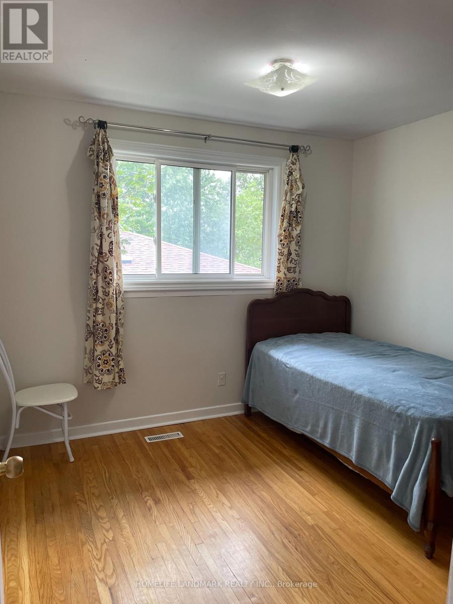 1245 Shamir Crescent, Mississauga, Ontario  L5C 1L2 - Photo 8 - W13653726