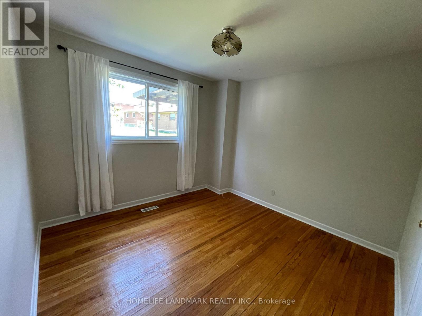 1245 Shamir Crescent, Mississauga, Ontario  L5C 1L2 - Photo 9 - W13653726