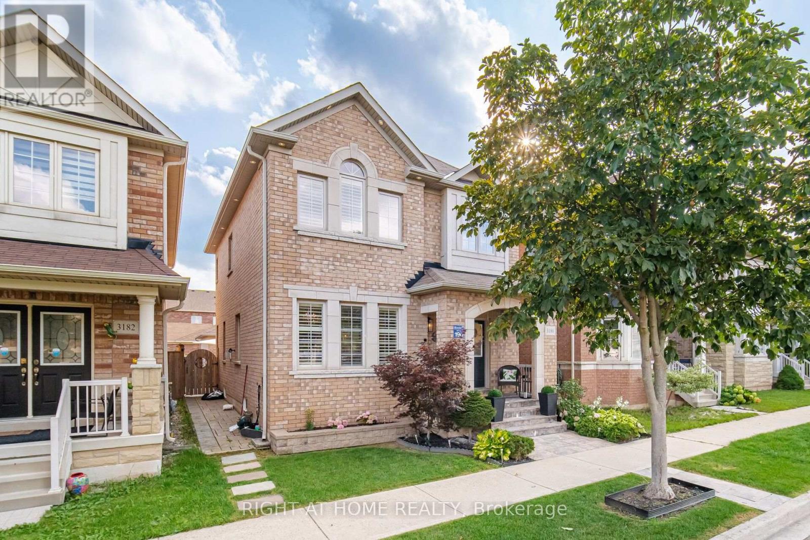 3186 Robert Brown Boulevard, Oakville, Ontario  L7M 0P2 - Photo 2 - W13653784