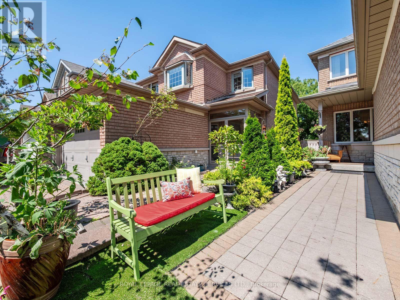 84 Sandway Crescent, Vaughan, Ontario L6A 2M3 - Photo 2 - N13649540