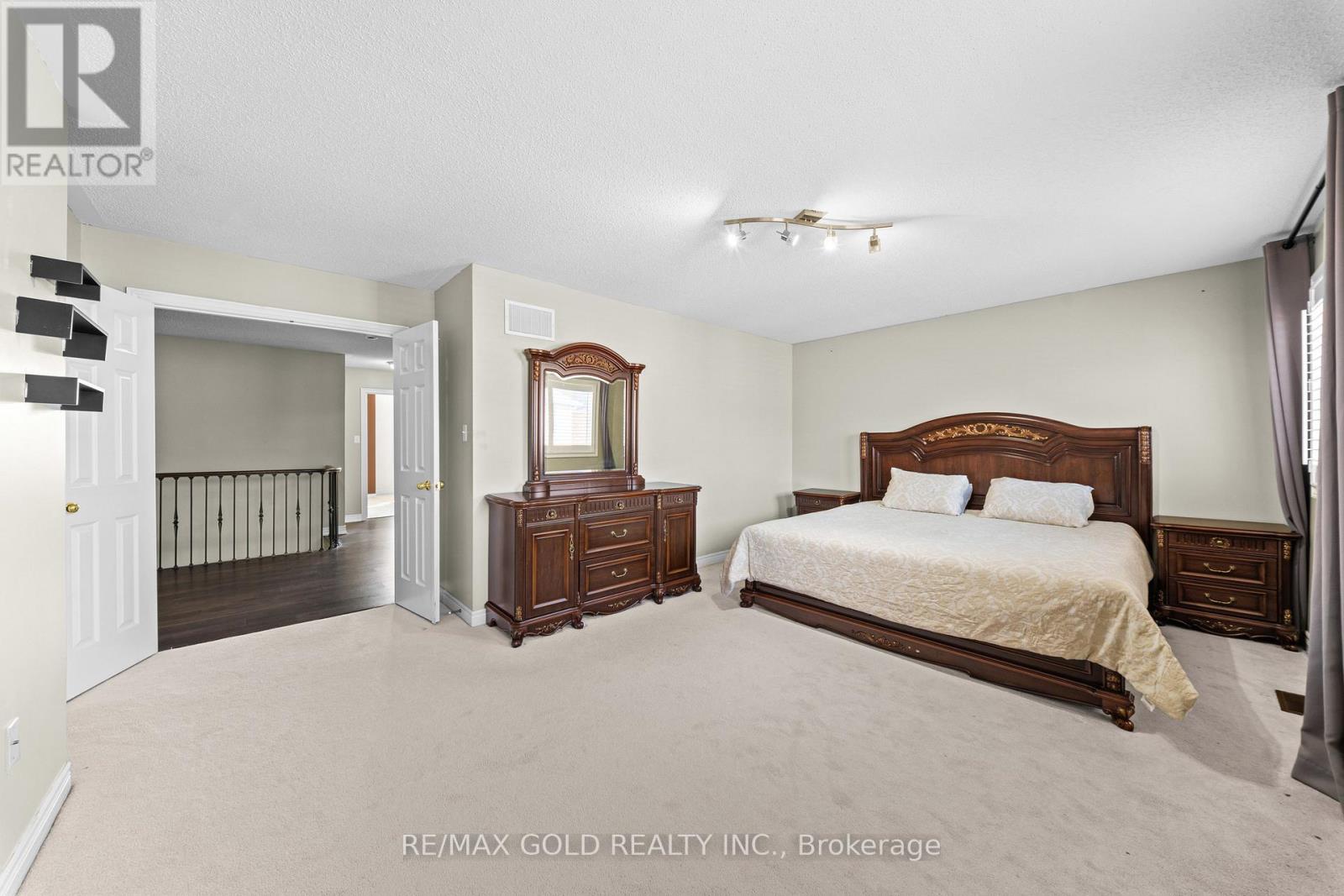 11 Clearfield Drive, Brampton, Ontario  L6P 3L3 - Photo 15 - W13653708