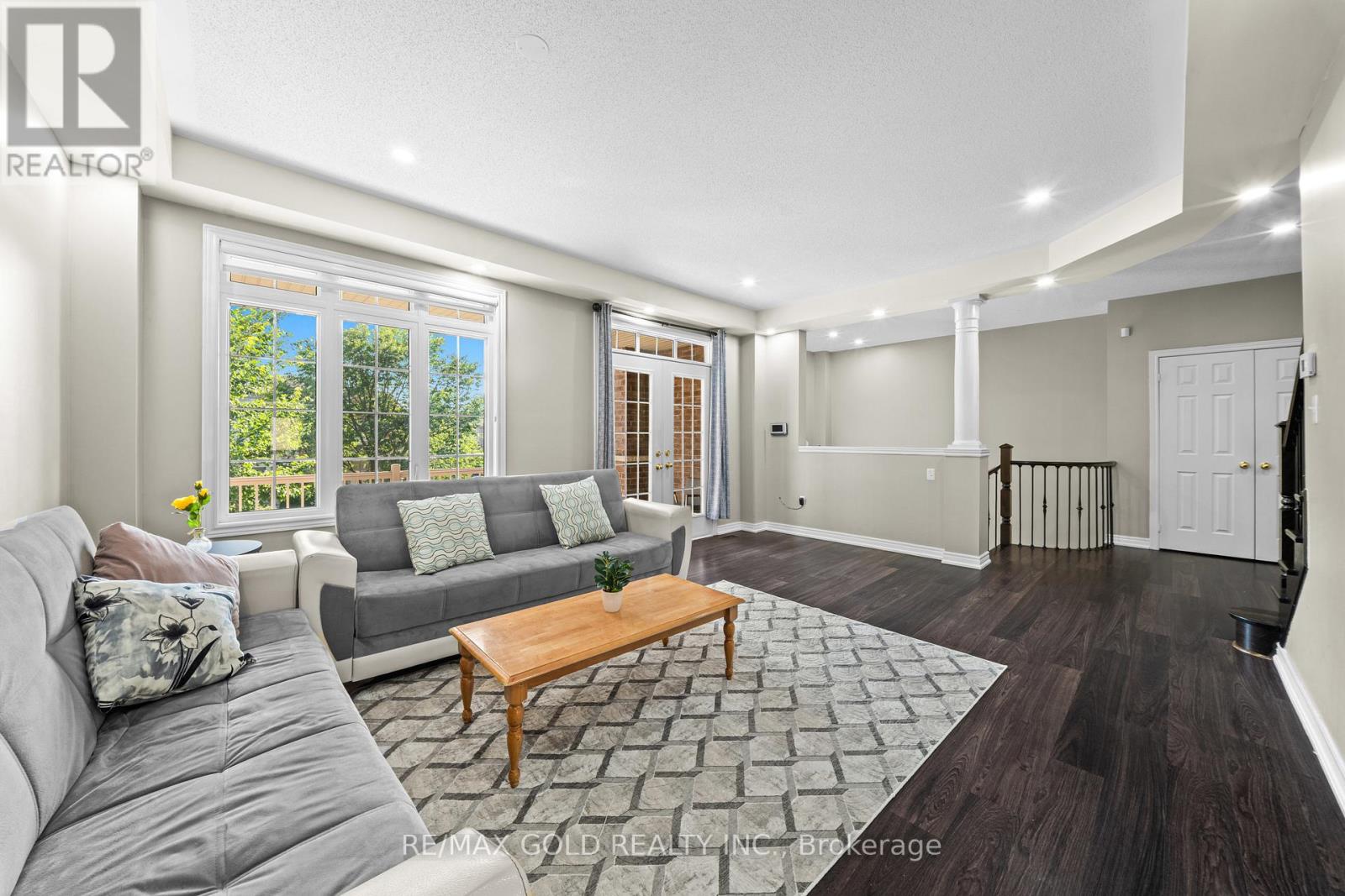11 Clearfield Drive, Brampton, Ontario  L6P 3L3 - Photo 4 - W13653708