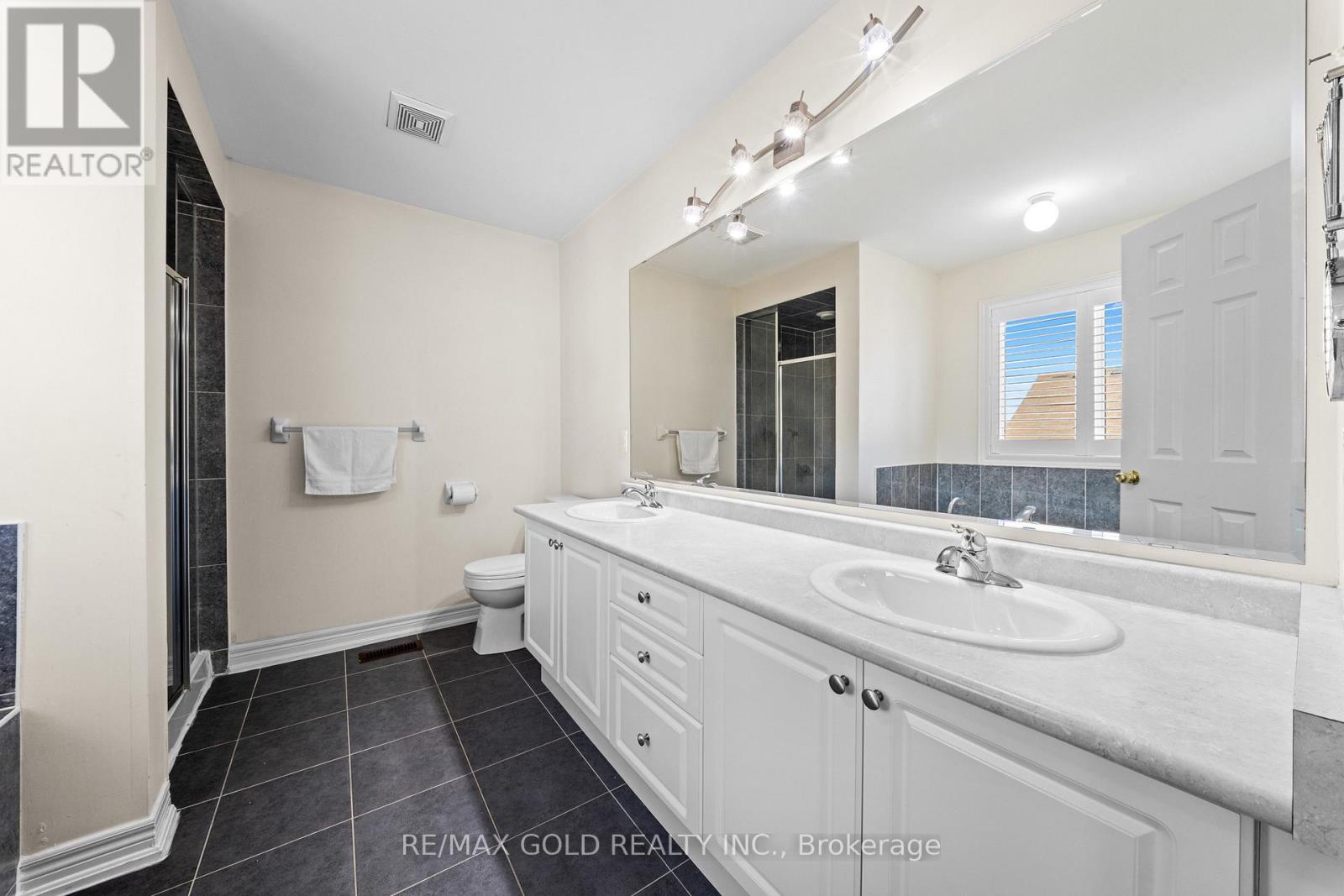 11 Clearfield Drive, Brampton, Ontario  L6P 3L3 - Photo 16 - W13653708