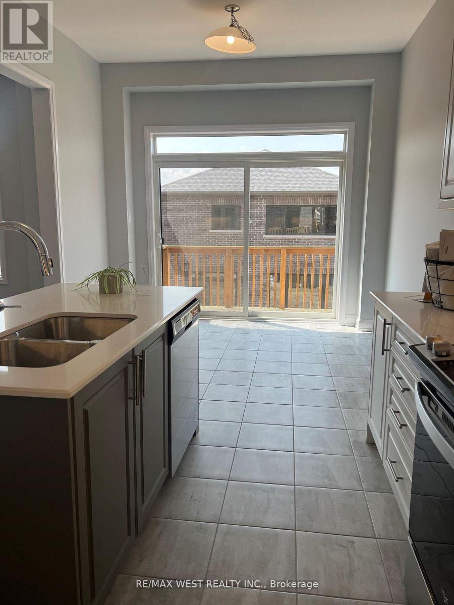 14 Periwinkle Road E, Springwater, Ontario  L0L 1Y3 - Photo 6 - S13543876