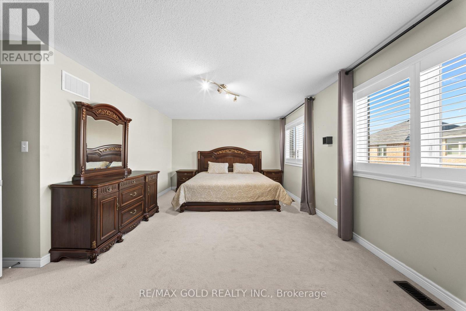 11 Clearfield Drive, Brampton, Ontario  L6P 3L3 - Photo 14 - W13653708