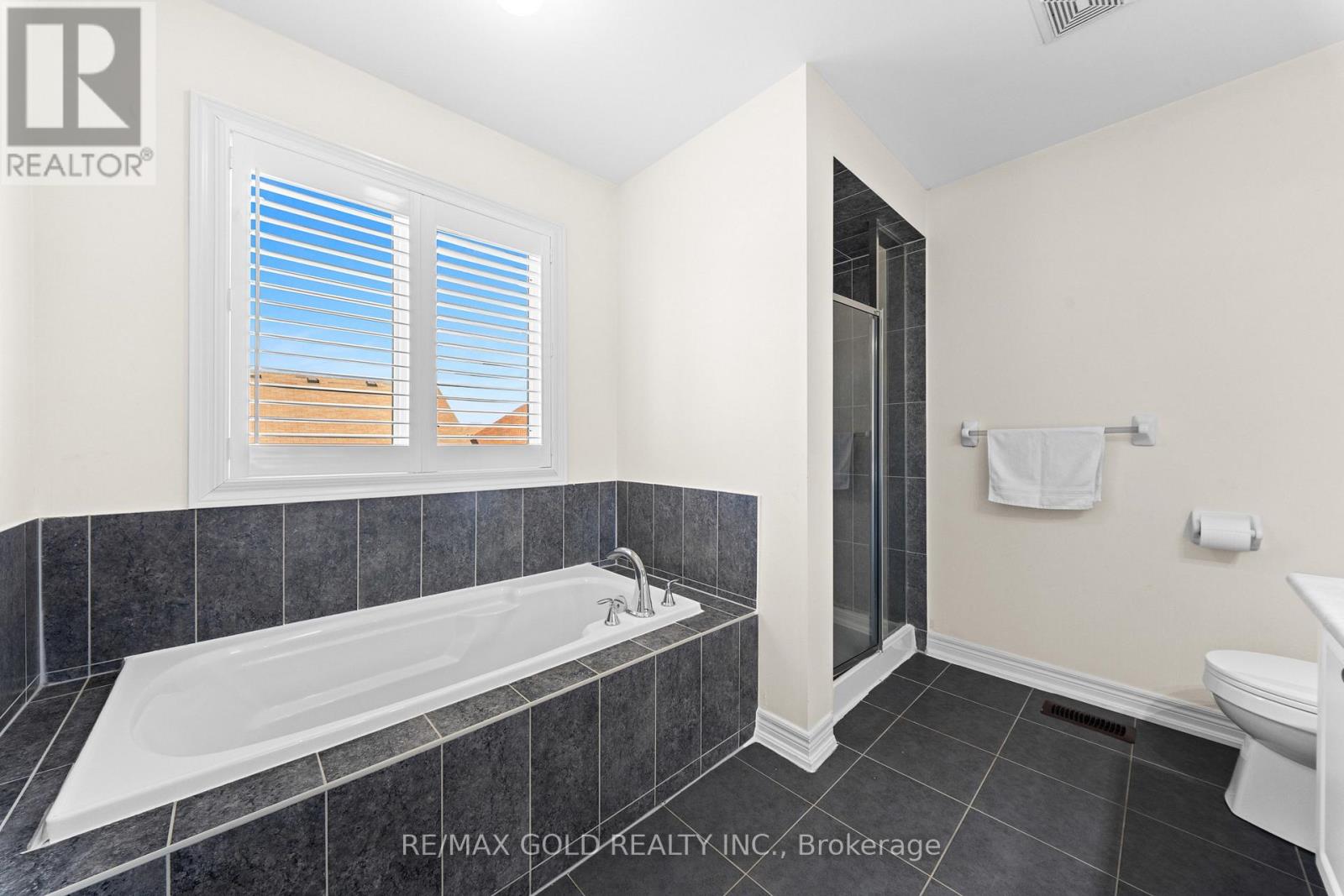 11 Clearfield Drive, Brampton, Ontario  L6P 3L3 - Photo 17 - W13653708
