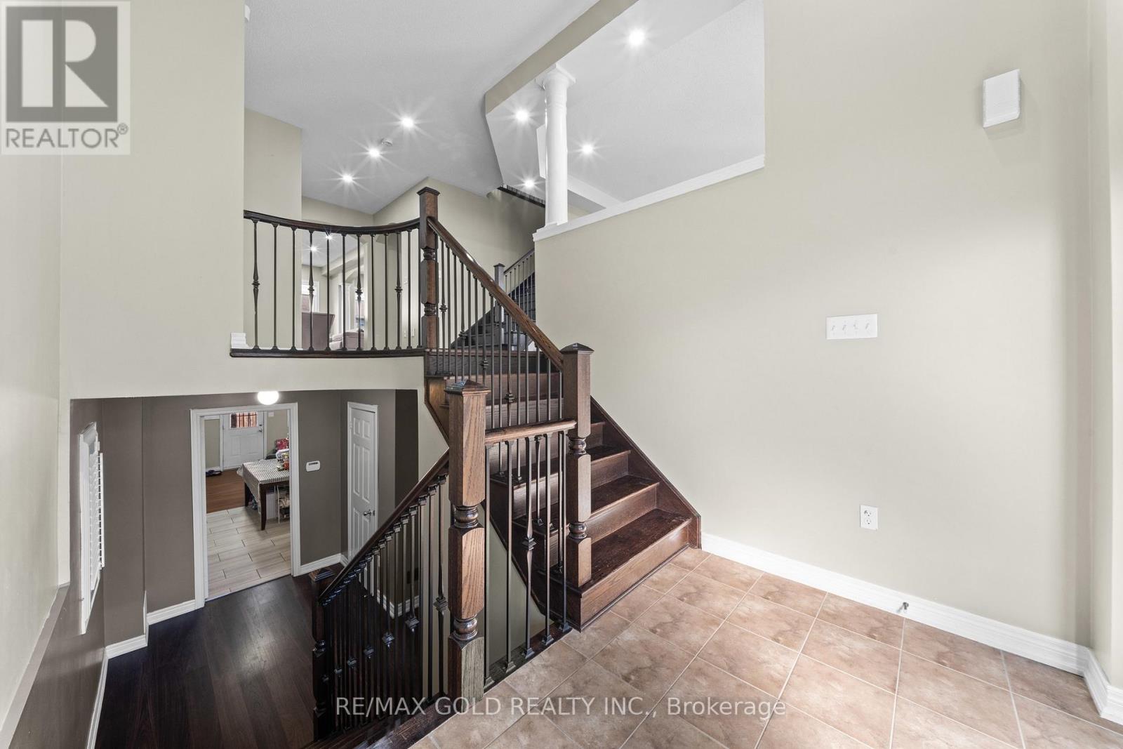 11 Clearfield Drive, Brampton, Ontario  L6P 3L3 - Photo 3 - W13653708