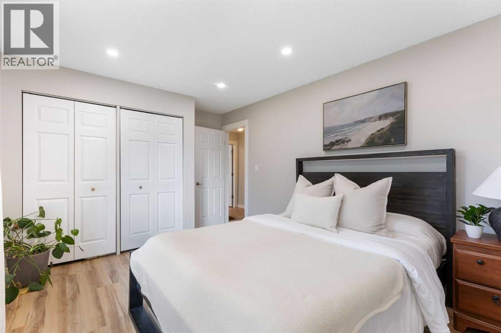8 Midridge Bay SE, Calgary, Alberta  T2X 1E7 - Photo 22 - A2333831
