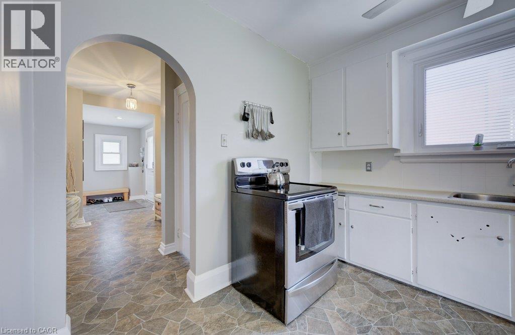 209 Belleview Avenue, Kitchener, Ontario  N2B 1G6 - Photo 11 - 40852560