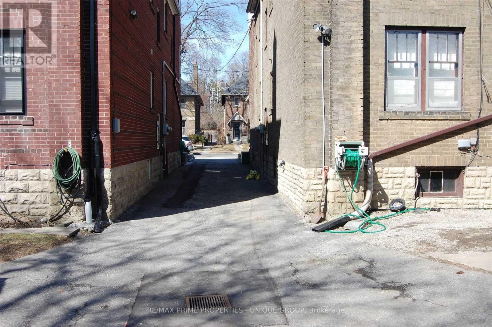 Upper - 39 Whitehall Road, Toronto, Ontario  M4W 2C5 - Photo 13 - C13580270