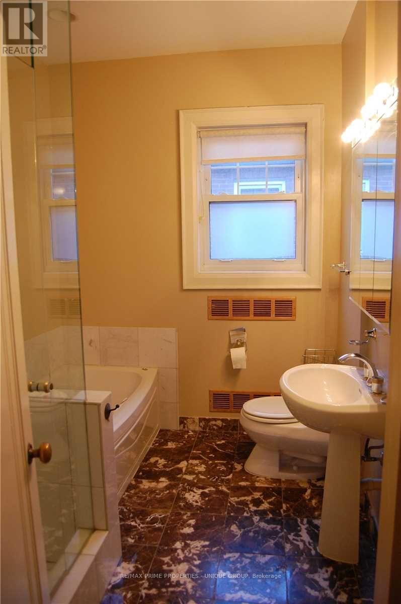 Upper - 39 Whitehall Road, Toronto, Ontario  M4W 2C5 - Photo 9 - C13580270