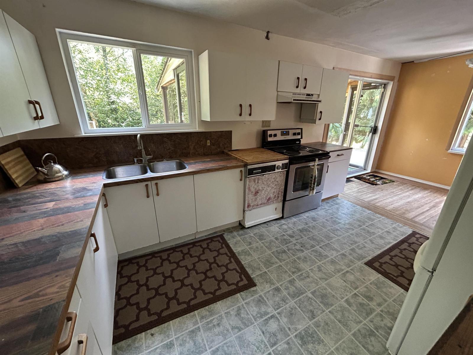 7048 140a Street, Surrey, British Columbia  V3W 5L5 - Photo 8 - R3151383