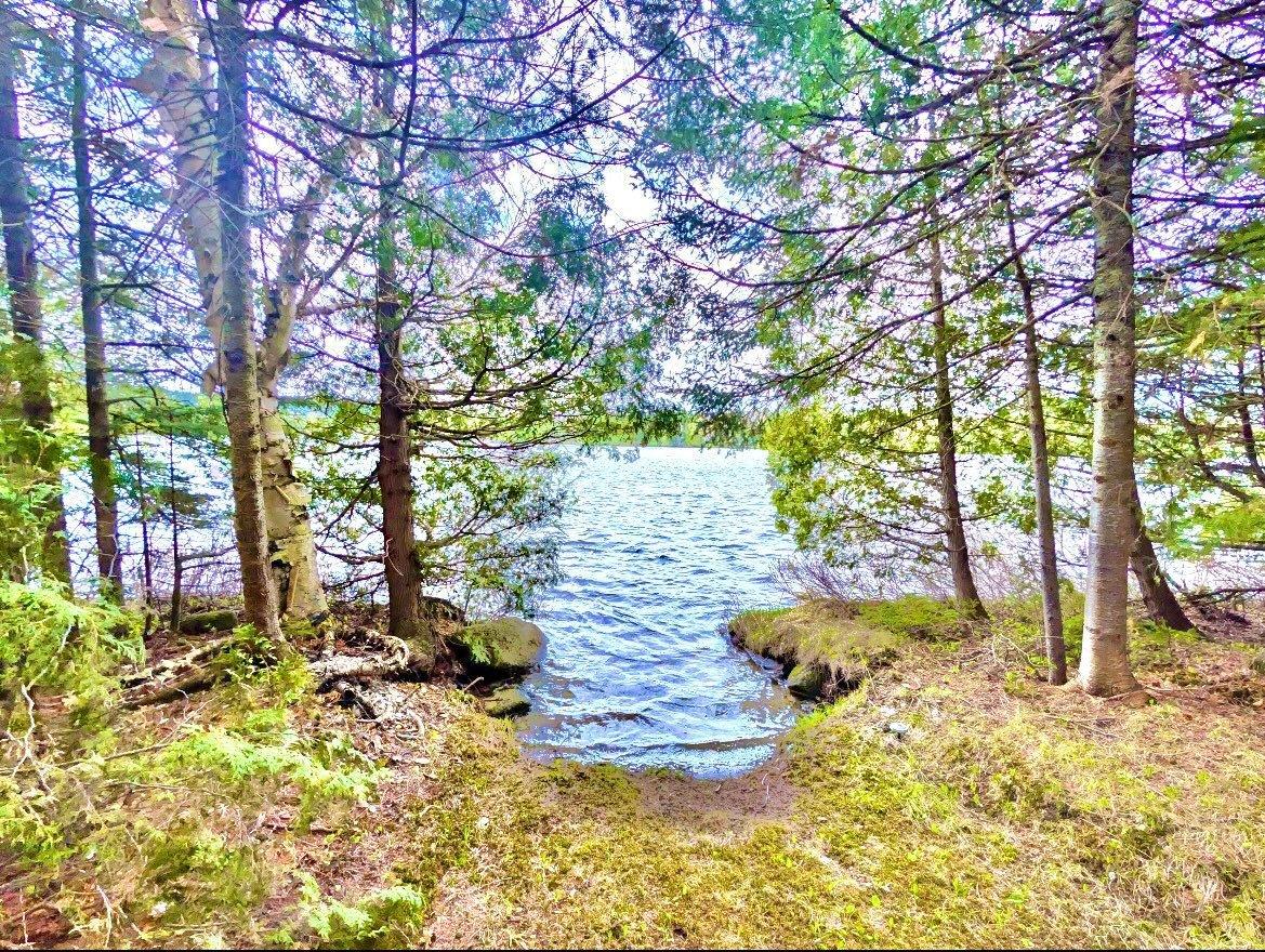 633 Ch. du Lac-des-Trois-Milles E. Sainte-Cécile-de-Whitton Quebec Canada G0Y1J0 4