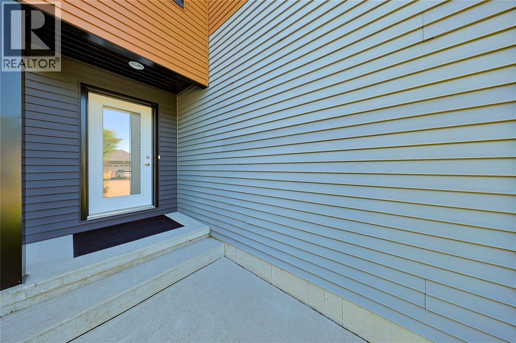 209 MEADOWLARK LANE Sarnia Ontario Canada N7S6K2 5