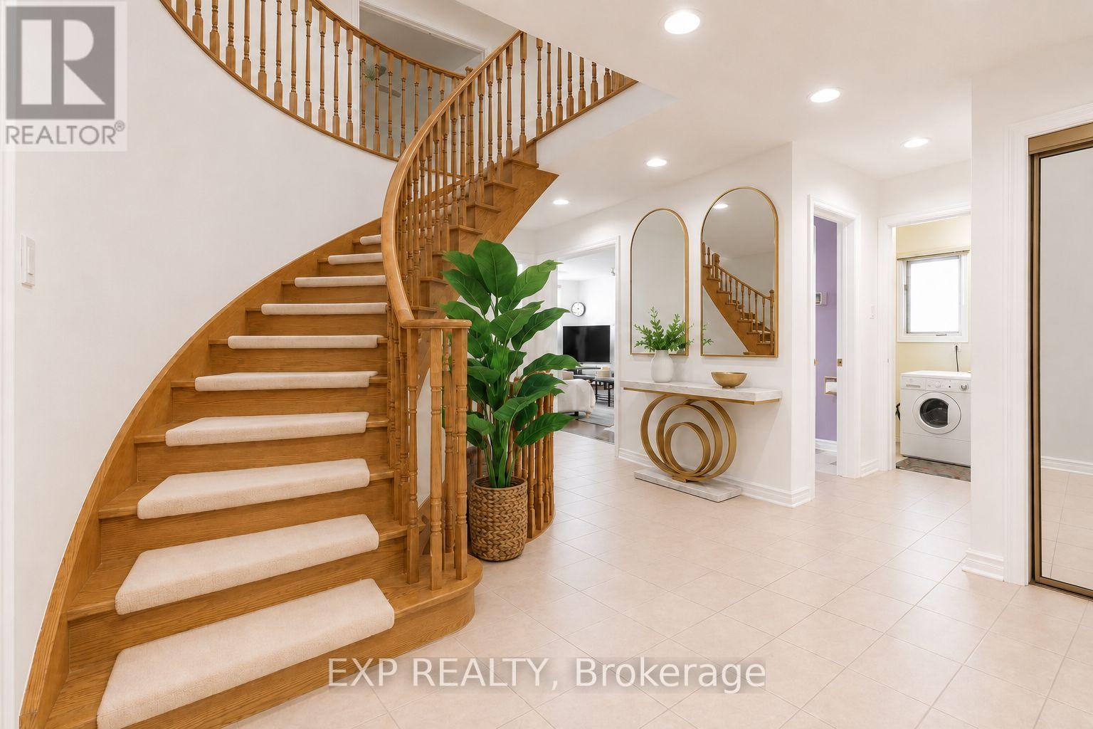 5 Hyde Park Drive, Richmond Hill, Ontario  L4B 1V3 - Photo 2 - N13645590