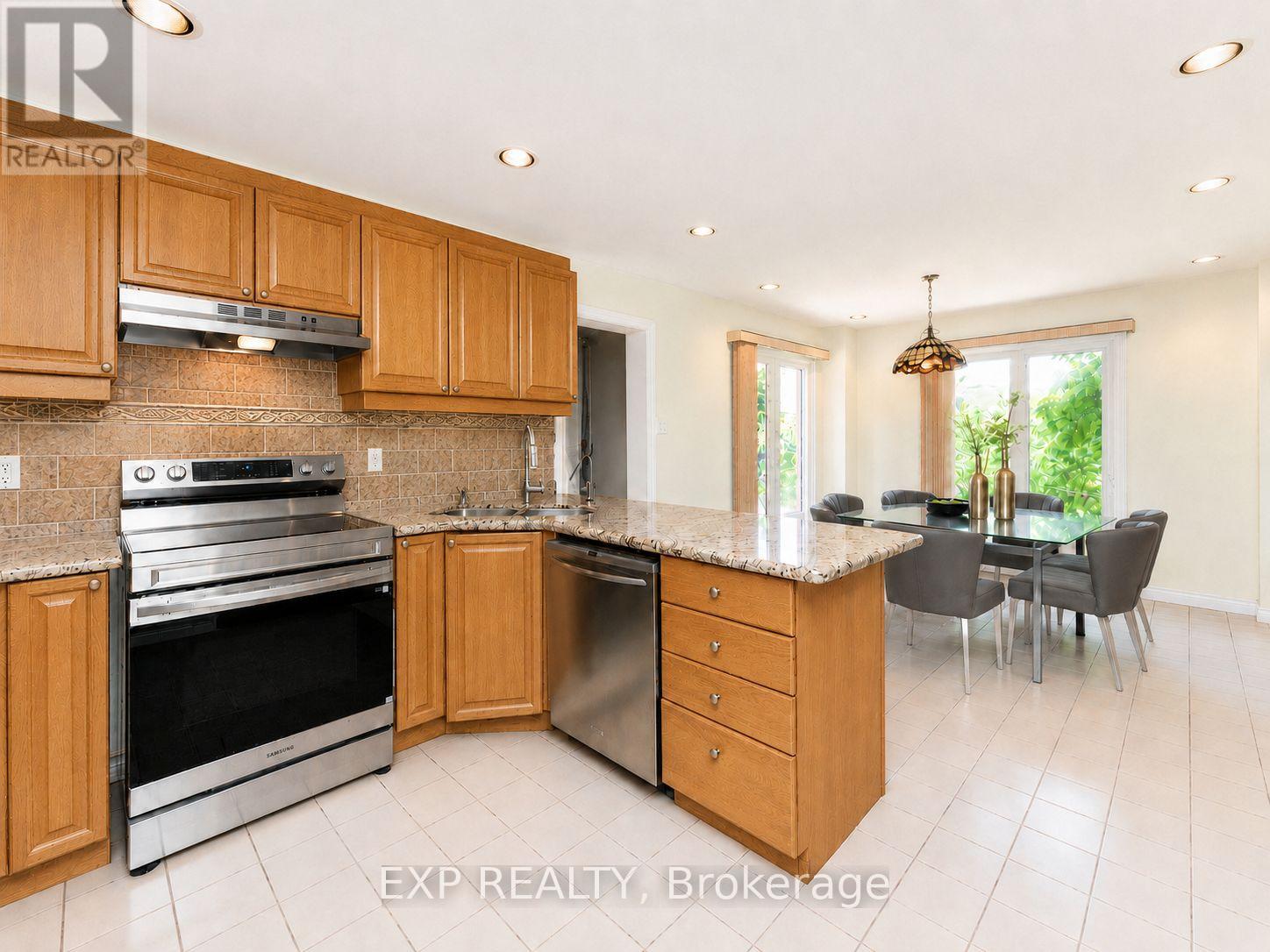 5 Hyde Park Drive, Richmond Hill, Ontario  L4B 1V3 - Photo 9 - N13645590