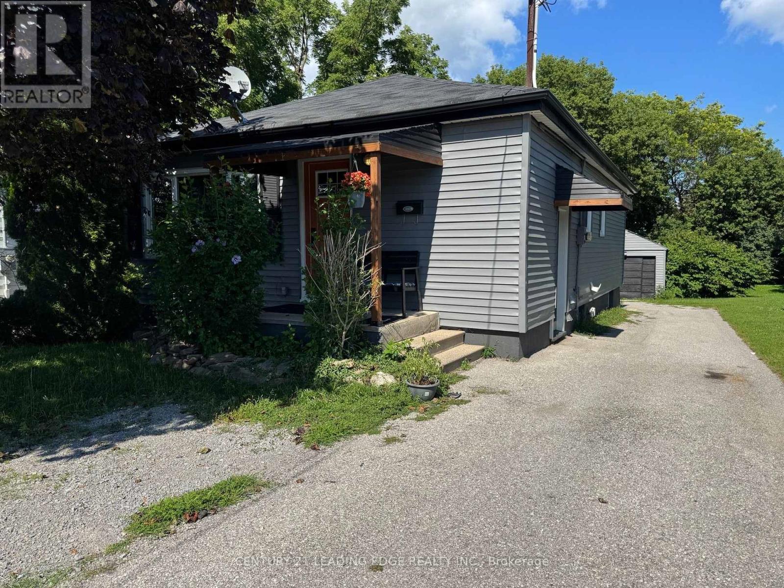 293 OSHAWA BOULEVARD N