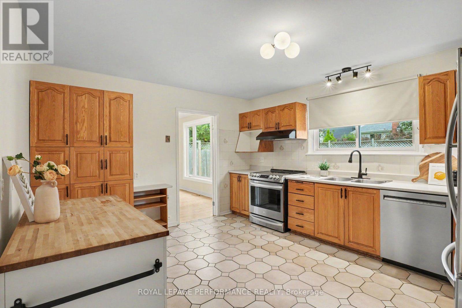 13 Centrepark Drive, Ottawa, Ontario  K1B 3C2 - Photo 10 - X13653980