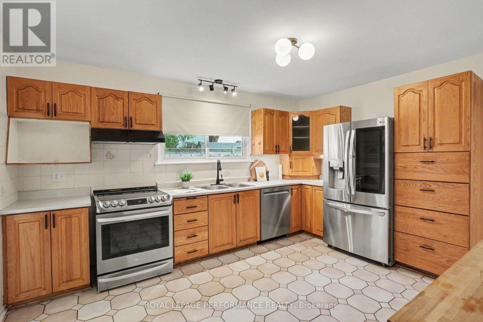 13 Centrepark Drive, Ottawa, Ontario  K1B 3C2 - Photo 12 - X13653980