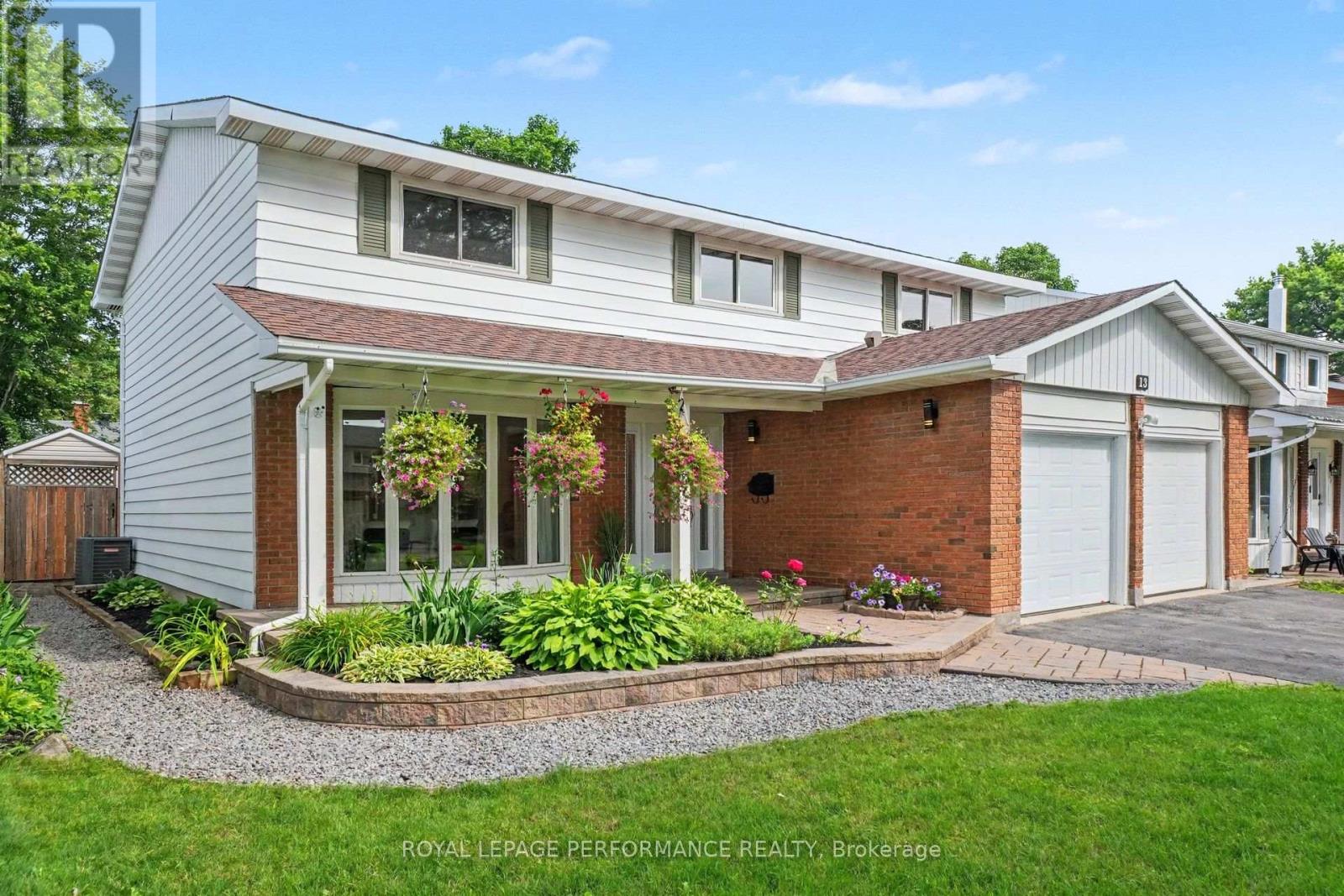 13 Centrepark Drive, Ottawa, Ontario  K1B 3C2 - Photo 3 - X13653980