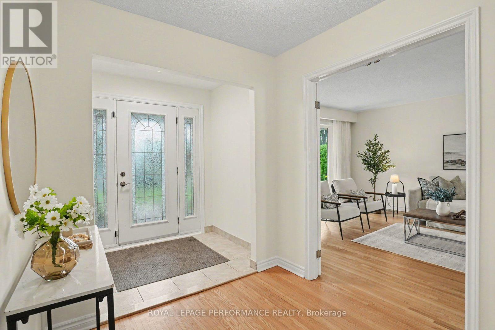 13 Centrepark Drive, Ottawa, Ontario  K1B 3C2 - Photo 5 - X13653980
