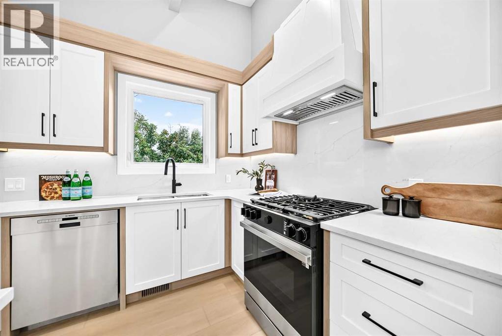 1635 32 Avenue NW, Calgary, Alberta  T2L 0K4 - Photo 9 - A2335850